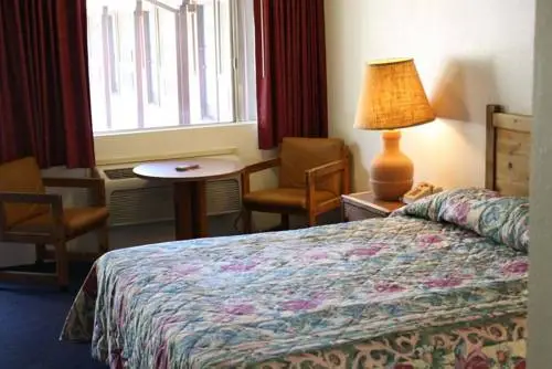 Cambridge Inn Motor Lodge 5